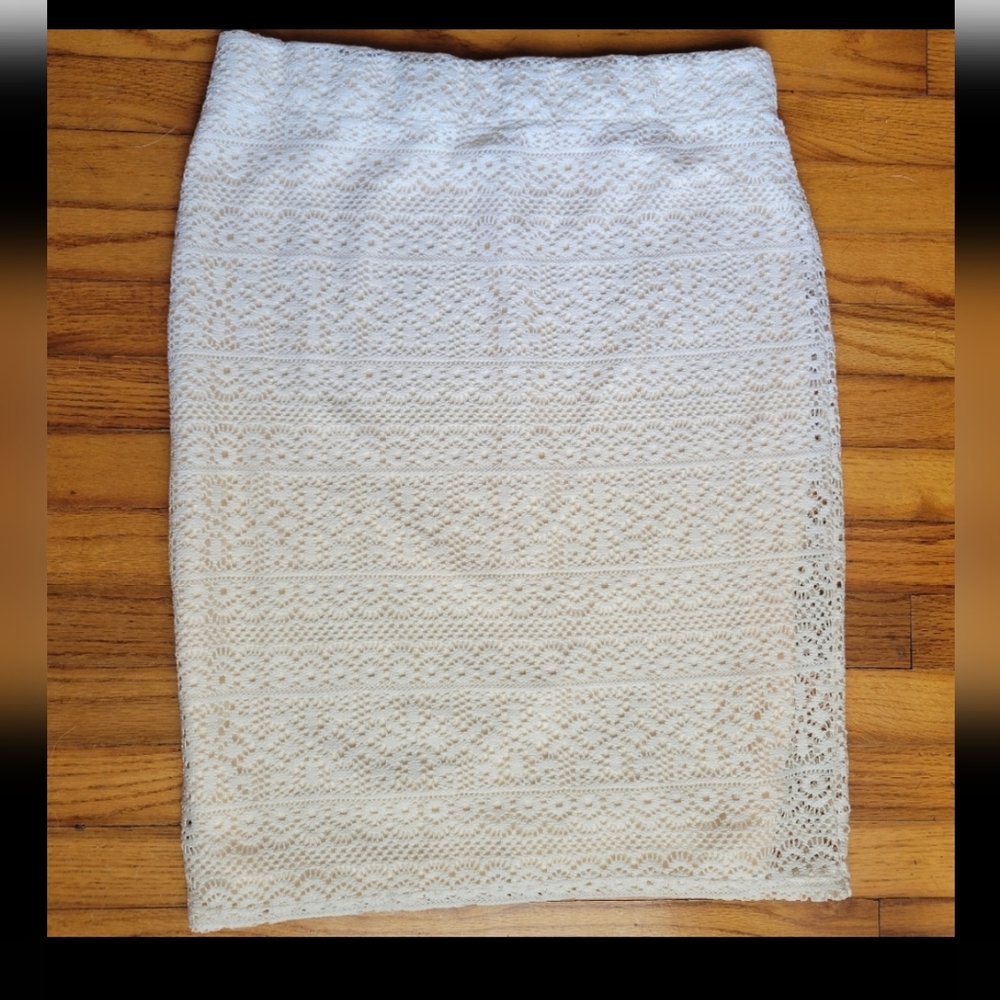Size 2X cream colored lace pencil skirt fully lined
